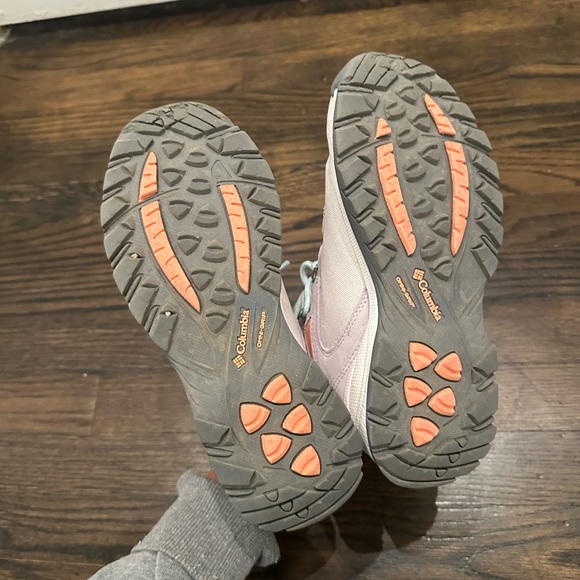 Columbia Women’s Newton Ridge Waterproof Hiking Boots Nimbus Grey / Coral Glow - Picture 10 of 11